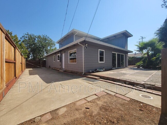 Photo - 2409 Barcelona Way