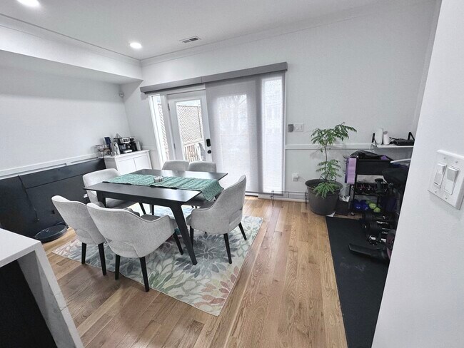 Photo - 1427 Parkwood Pl NW