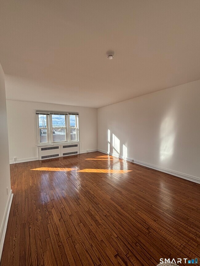 Photo - 70 Strawberry Hill Ave Unit 3-3B