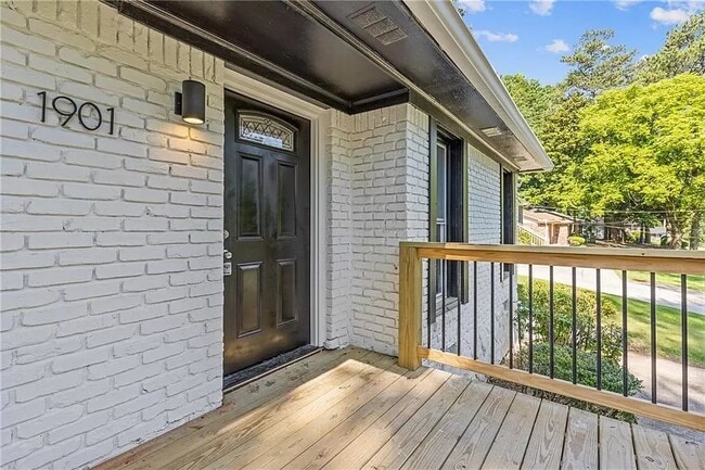 Photo - 1901 Windsor Dr SW
