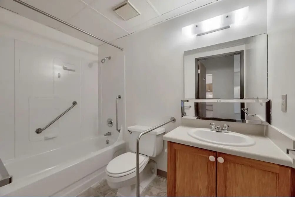 Photo - 180 Colony Dr S