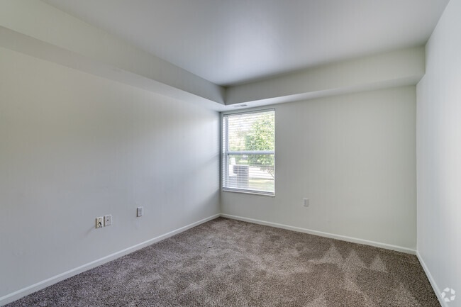 2BR, 1BA - 925SF - Bedroom