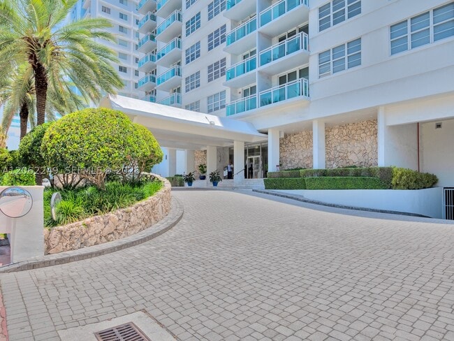6917 Collins Ave Unit 815