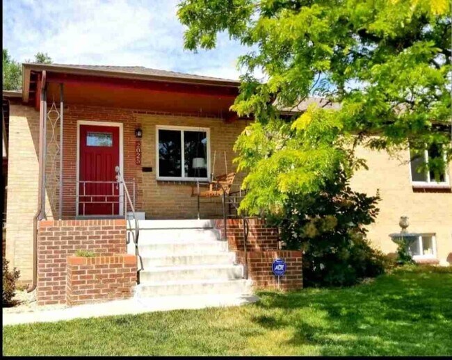 Photo - 2025 Perry St Townhome
