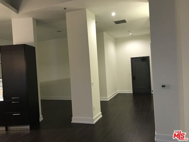 Photo - 727 W 7th St Unidad 1223
