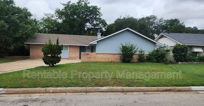 Building Photo - 704 Royce Dr