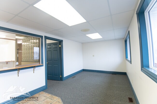 Photo - 196 Grand Ave W Unit 1