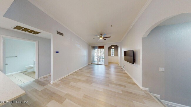 Photo - 10075 Gate Pkwy N Unidad 312