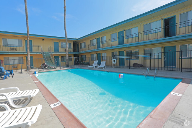 Photo - Palm Shadows Apartments