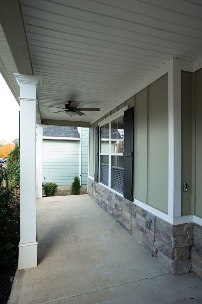 Photo - 657 Tree Top Trl