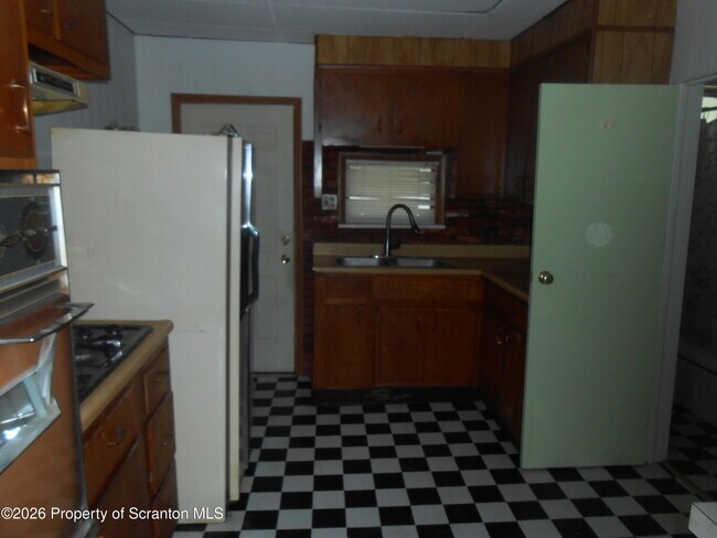 716-718-718 Landis St