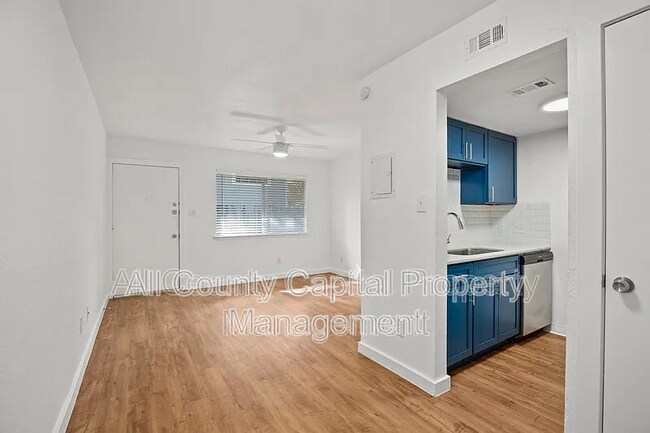 Photo - 502 W 35th St Unit 103