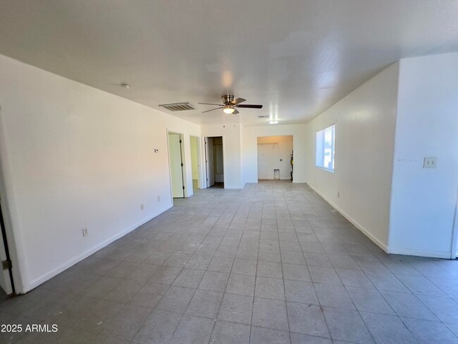 Photo - 1228 E Apache St