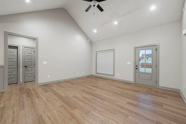 Photo - 3107 White Ash St