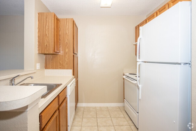 2BR, 1.5BA - 760SF