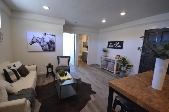 Photo - 560 SW Paiute St