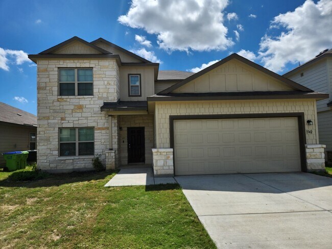 Beautiful 2 Story Home with Island Kitchen... - Beautiful 2 Story Home with Island Kitchen...