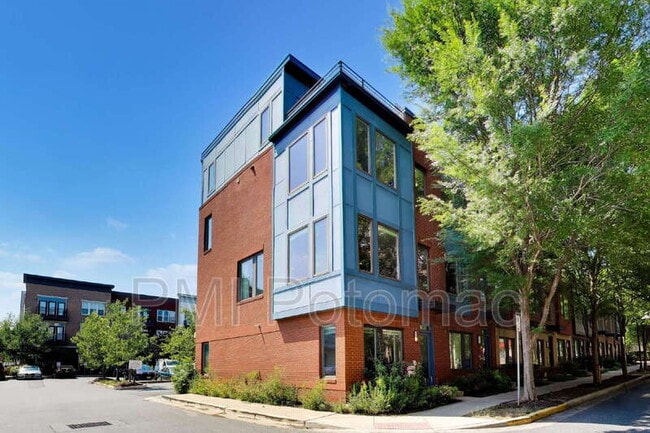 Building Photo - 5600 45th Ave