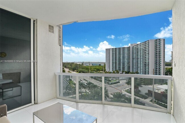 Photo - 15811 Collins Ave Unidad 704