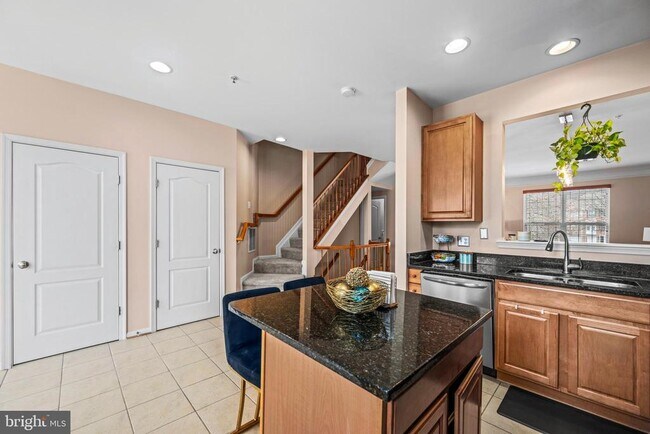 Photo - 735 Parev Way