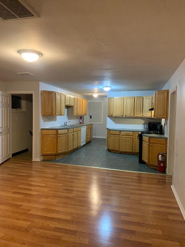 Building Photo - 178 Jencks St Unit 3