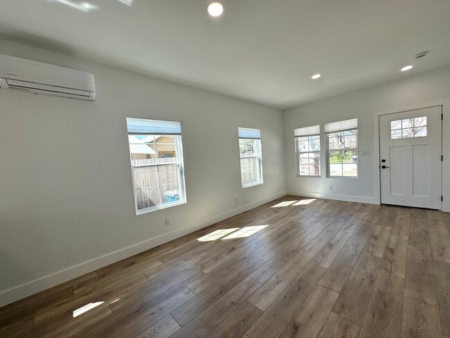 Photo - Stunning 2 bedroom 1 bathroom home In Kendall-Whittier district of Tulsa!