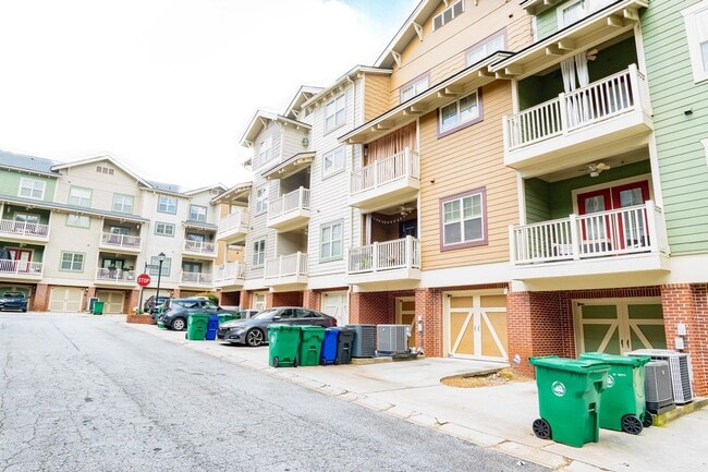 Building Photo - Charming 2BR Condo in Atlanta