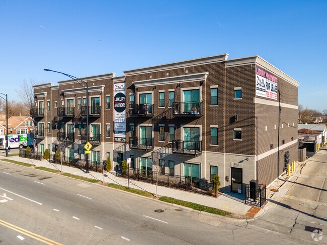 4015 N Narragansett Ave - 4015 N Narragansett Ave Apartments
