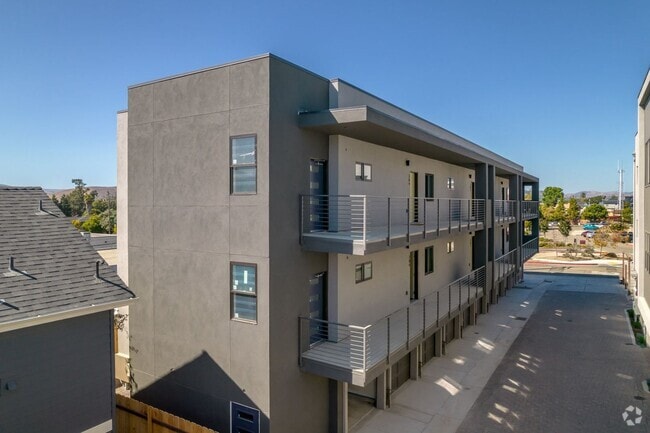 Building Photo - 2355 Victoria Ave Unit #304 Rental