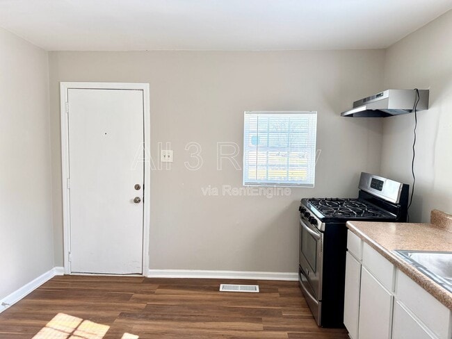 Photo - 117 Clayton St