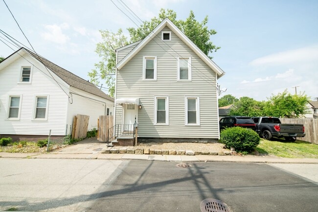 Building Photo - Updated Tremont 1 Bedroom Rental