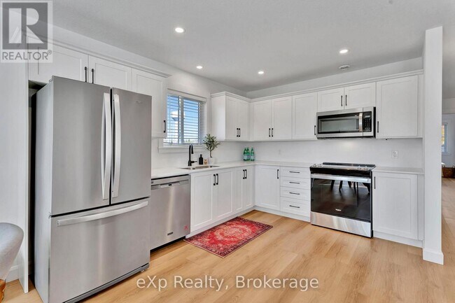 Photo - 27 Malcolm Cres Unit 4