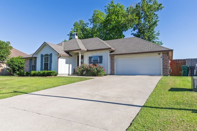 Building Photo - 303 Spike Ln