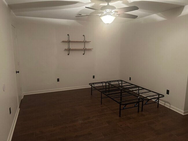 Photo - 4923 Newell St