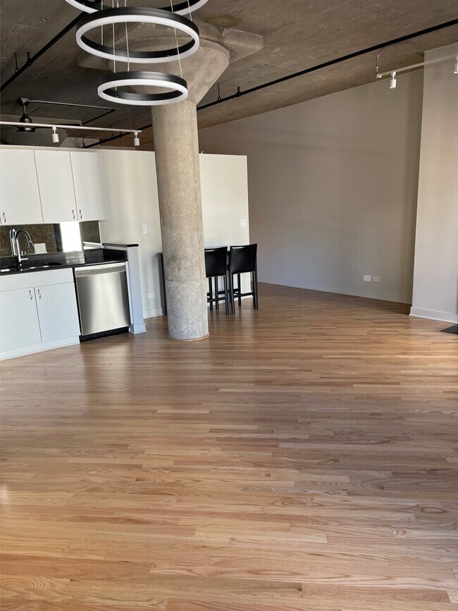 Photo - 411 W Ontario St Unit 616