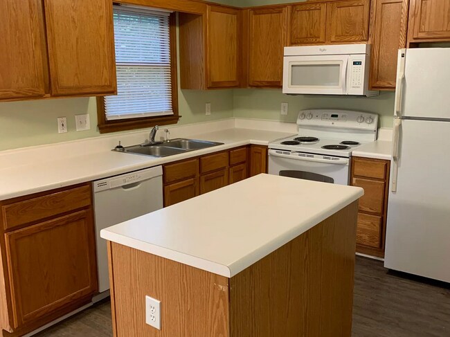 Photo - Spacious 3-Bedroom Home with Detached Garage – Available Now!