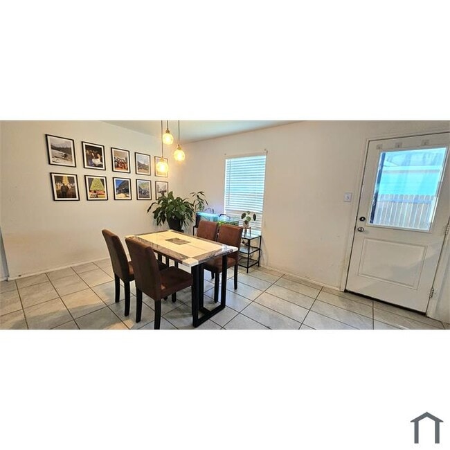 Photo - 2704 Slatewood Dr