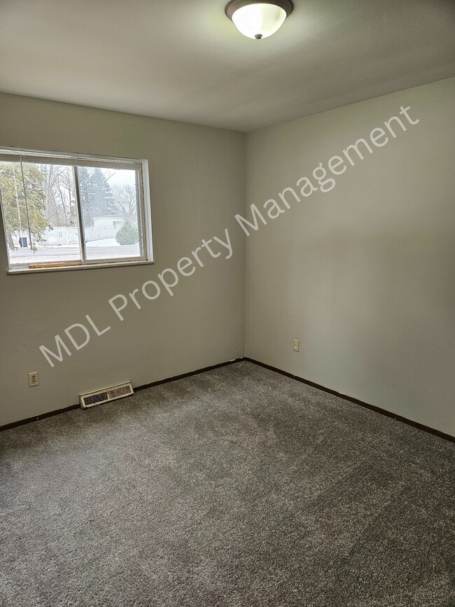 Photo - Thomas White Apartments* Unidad 5