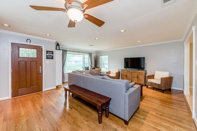 Photo - 8323 Lorrie Dr
