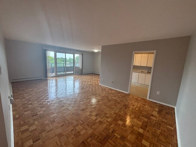 Building Photo - 1061 Queen's Blvd Unit 604