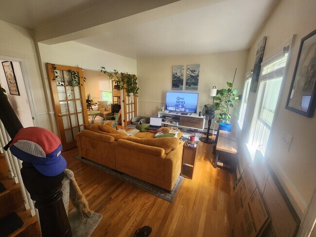 8 1/2 Pine St