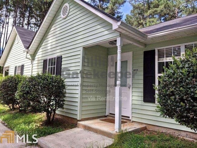 Photo - 681 Senoia Rd Unidad B