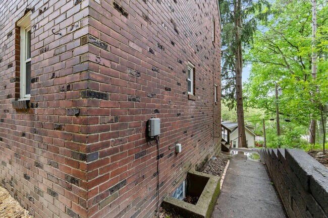 Photo - READY FOR MOVE IN! Don't miss this UPDATED 3-bedroom in Forest Hills!