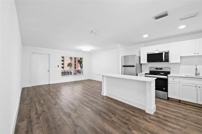 Photo - 1100 Crystal Lake Dr Unit 209