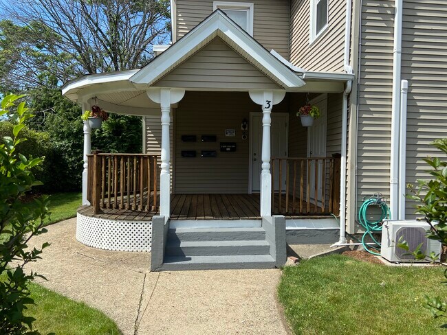 Photo - 3 Van Zant St Unidad 2A