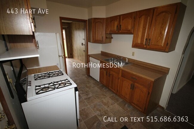 Photo - 443 Hart Ave