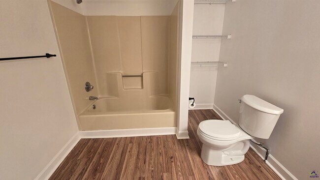 Photo - 313 Westcliff Center St