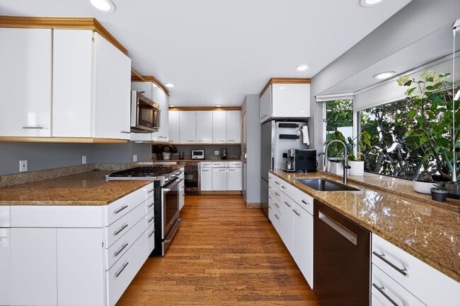 Photo - 5615 Princeton Ave NE