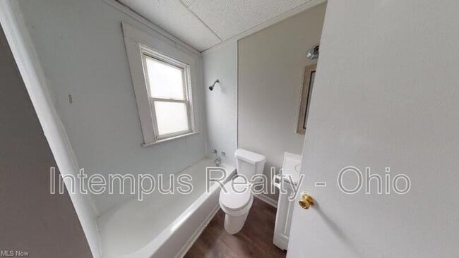 Photo - 12633 Edmonton Ave Unit #2