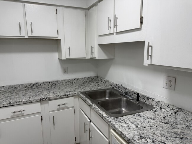 Photo - 103 Stone Tree Dr